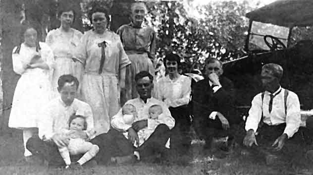 PeterLeddyFamily.jpg (21052 bytes)