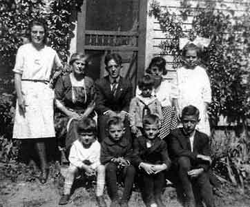 Ed&EvaFamily.jpg (16286 bytes)