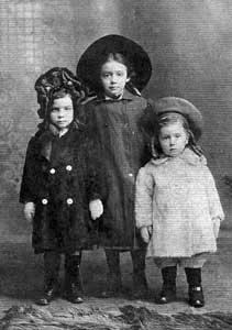 GladyBerthaBea.jpg (11186 bytes)